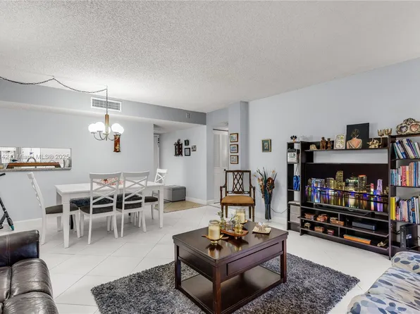 8045 SW 107th Ave APT 213, Miami, FL 33173