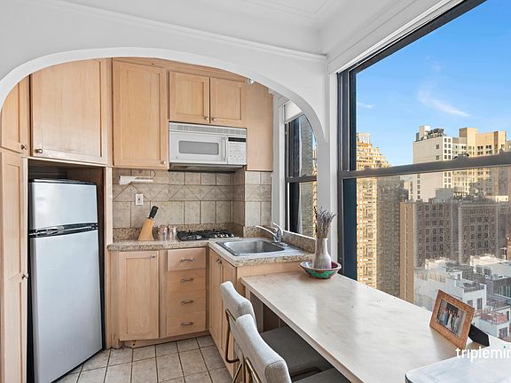 3rd image of 230 W End Ave APT 15F