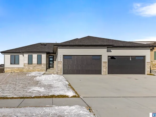 7522 Himalayas Dr, Lincoln, NE 68516