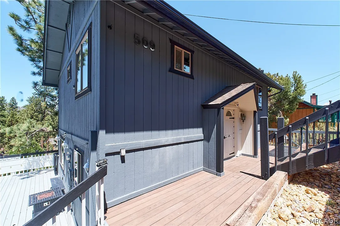 4 bed, 2.0 bath, 2205 sqft, $2,395 — Photo 3