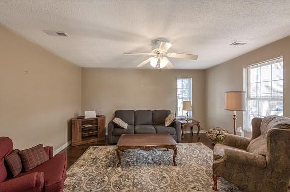 3rd image of 820 Jared Dr