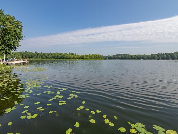 4th image of 3675 Richardson Dr
