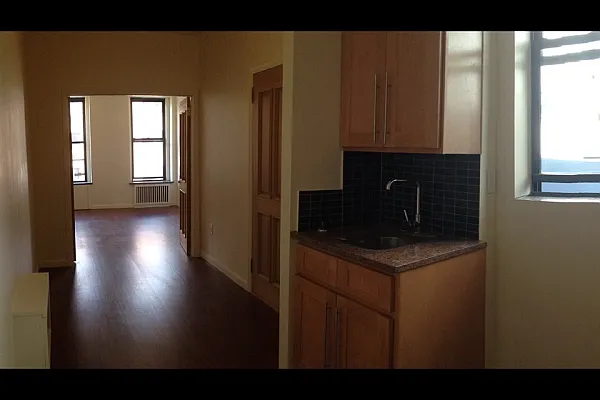 Rented by Perry Associates NYC Inc | media 15