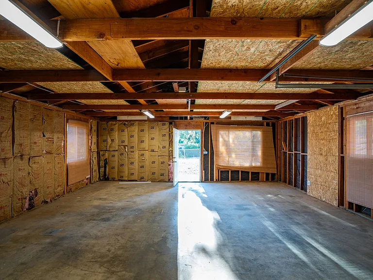 10177 Hawley Rd — Photo 48