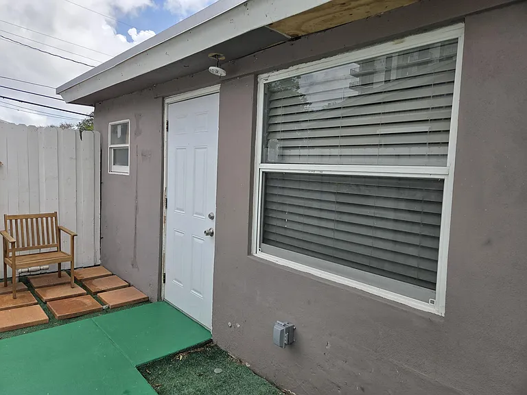 4824 SW 45th Ave — Photo 2