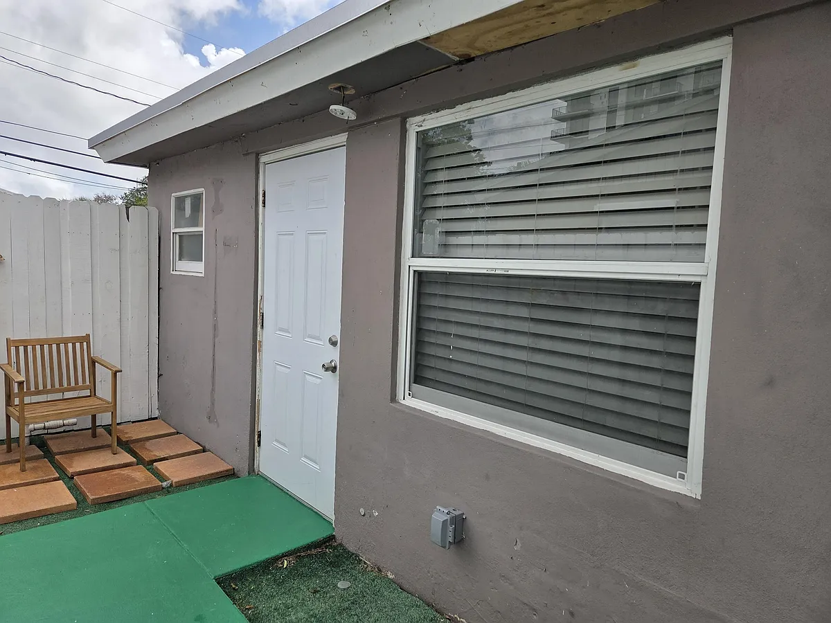 Building Photo - 4824 SW 45th Ave