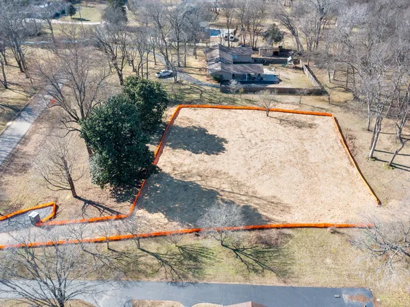 9026 Meadowlawn Dr, Brentwood, TN 37027