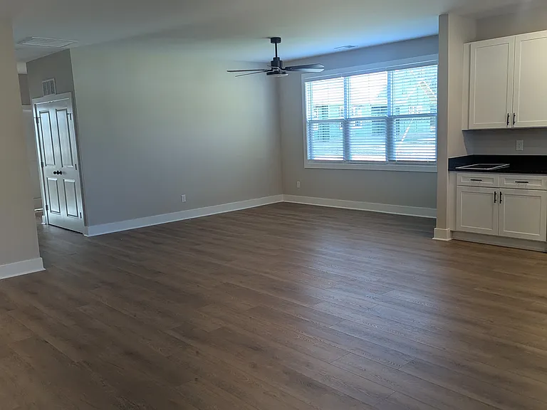 207B White Ave — Photo 9