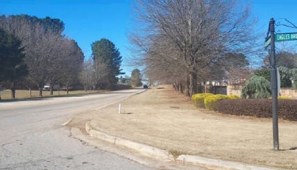 Exterior Neighborhood (street photo)