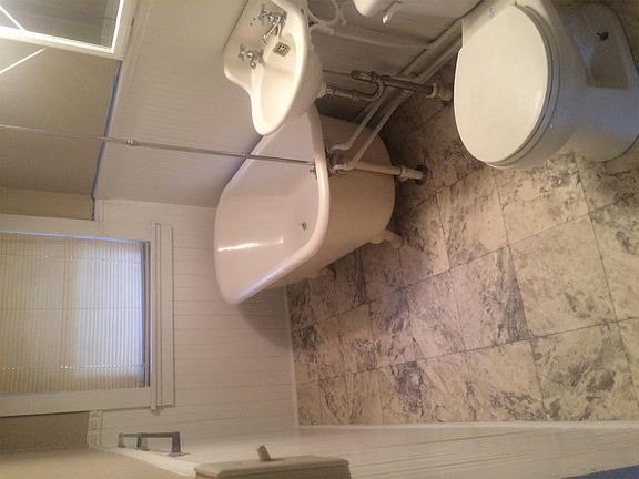 Full Bathroom upstairs