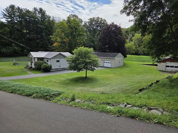 174 W 6th St, Corning, NY 14830
