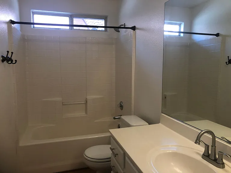 1031 N Blackstone Dr — Photo 9