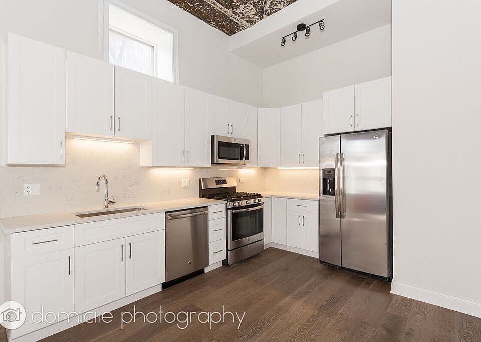 1st image of 1436 W Erie St APT 1A