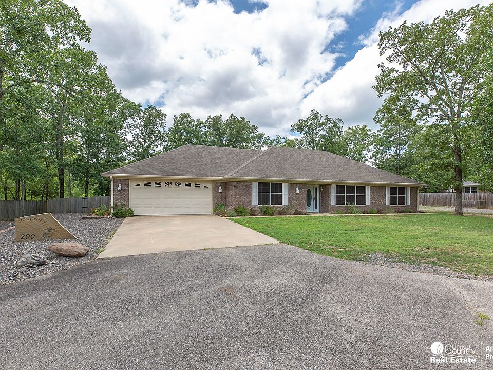 1st image of 200 Pinoak Dr