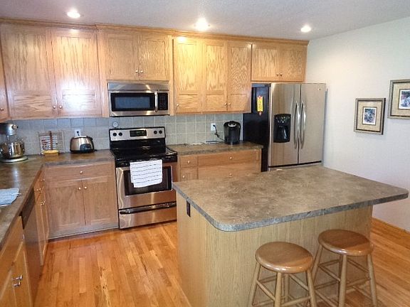 4th image of 319 Hillcrest Dr