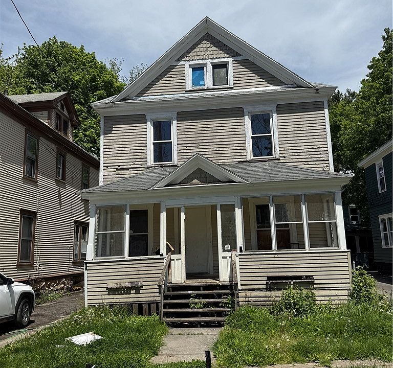 1st image of 318 W Pleasant Ave