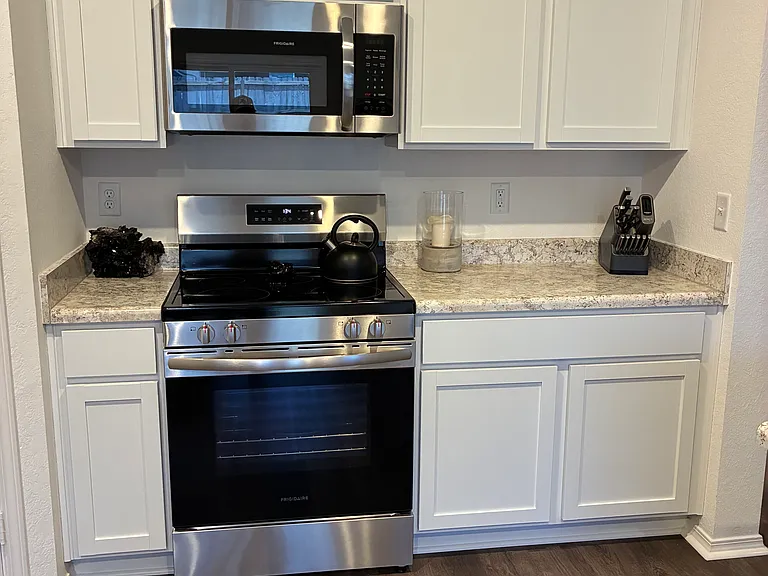 1487 Meadows Dr — Photo 14