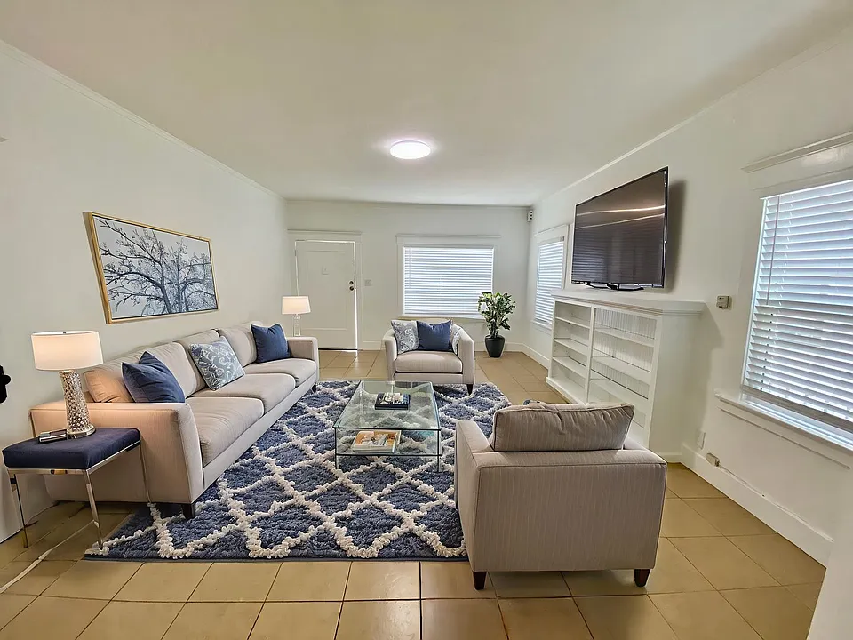 2919 Van Buren Pl
