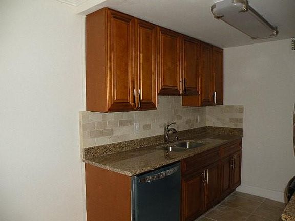 4th image of 1053 Harwood #1053