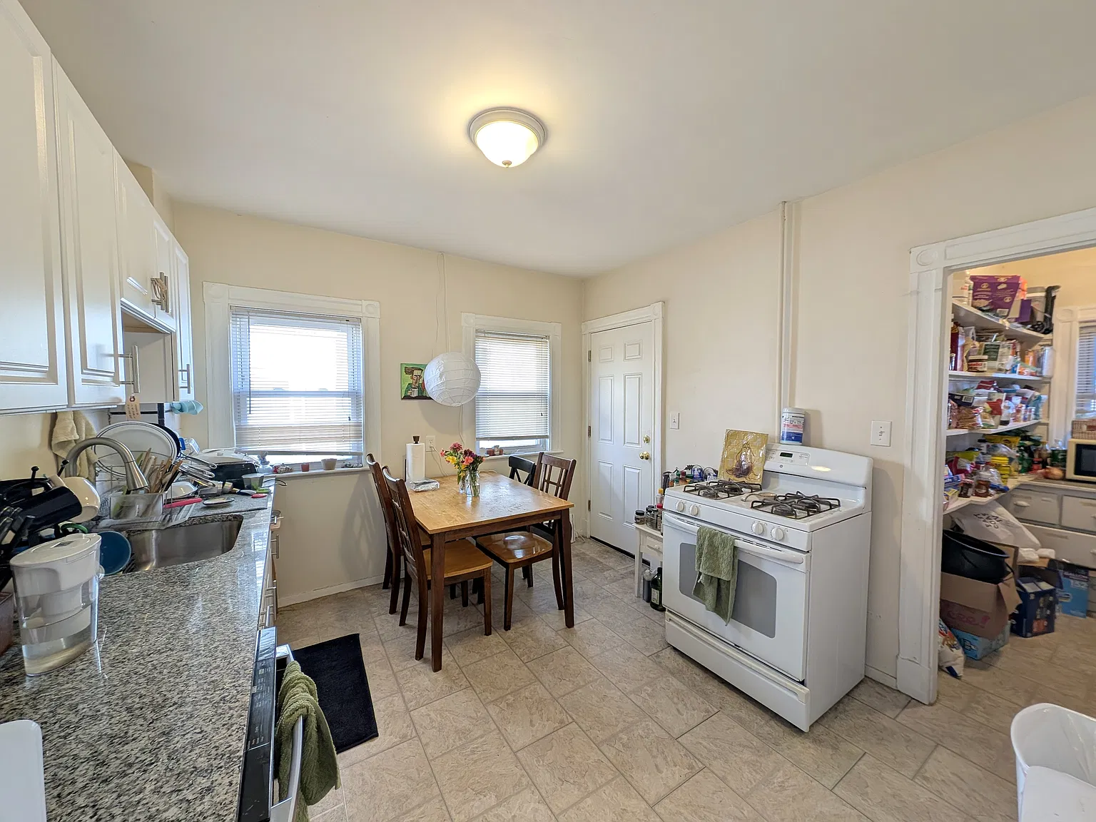 4 bed, 9999 sqft, $4,200 — Photo 3