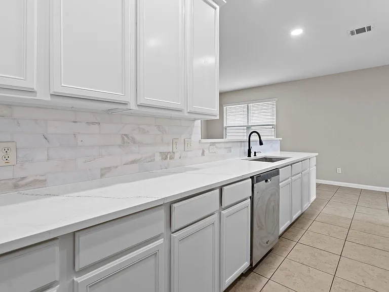 148 Isabel Ln — Photo 11