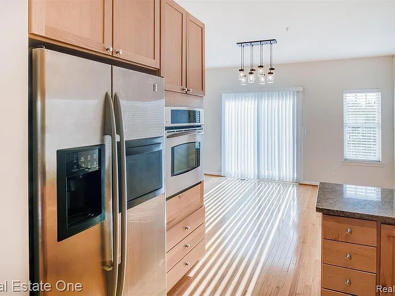 536 Graten St — Photo 5