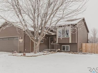 700 Atkins Dr, Tea, SD, 57064