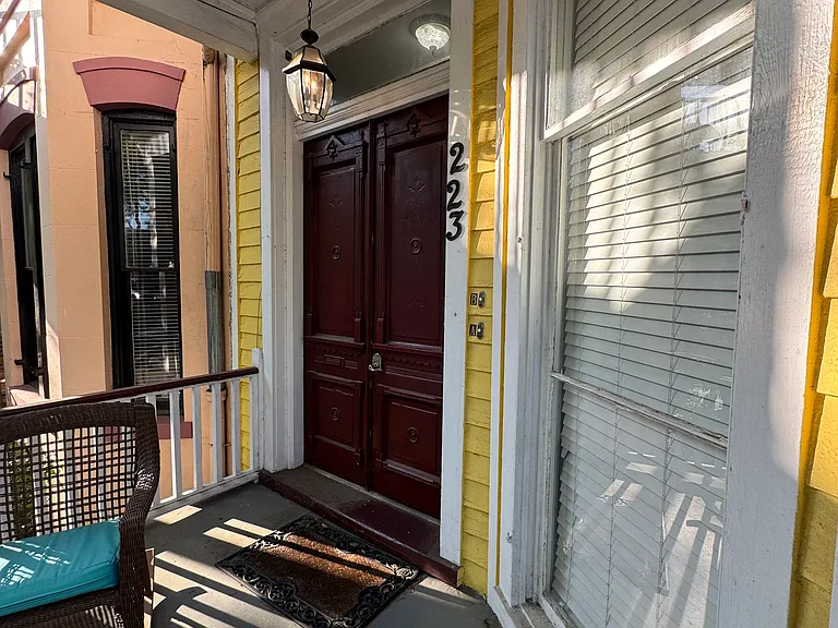 223 W Waldburg St #A — Photo 52
