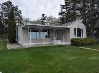 1082 S 6th St, Au Gres, MI 48703