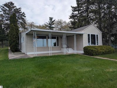 1082 S 6th St, Au Gres, MI, 48703