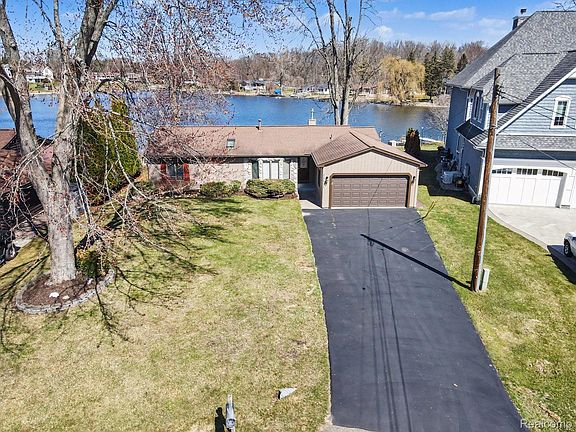 3rd image of 11591 Pleasant View Dr