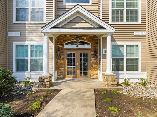 663 Saint Andrews Pl, Englishtown, NJ 07726