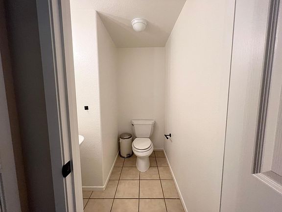Downstairs 1/2 Bathroom
