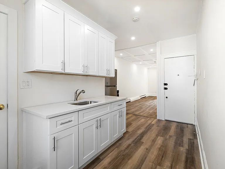 606 1st St #8 — Photo 9