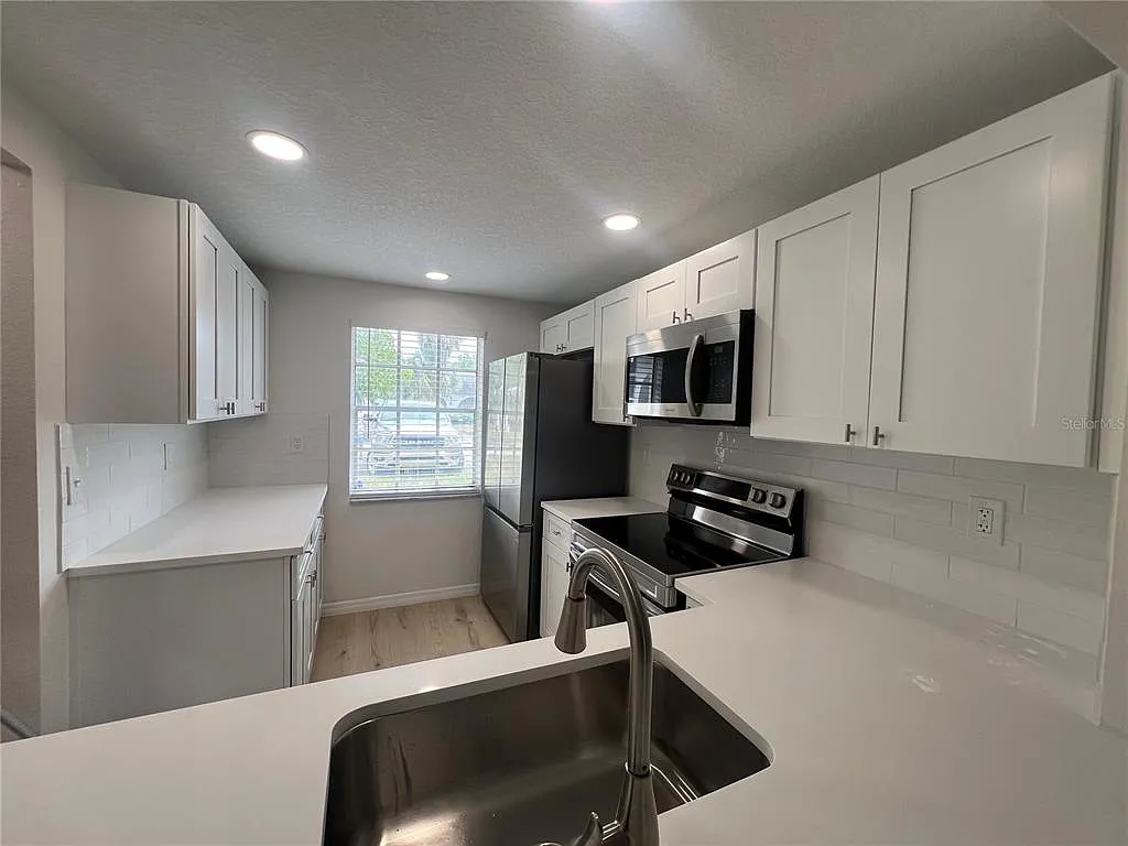 2 bed, 2.0 bath, 888 sqft, $1,600 — Photo 3