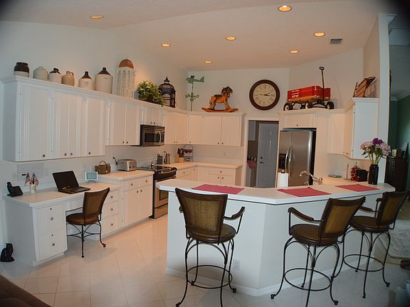 4th image of 1154 SW Lighthouse Dr