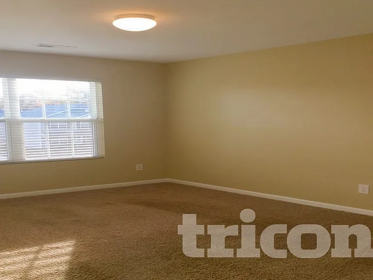 2419 Shad Ct — Photo 4