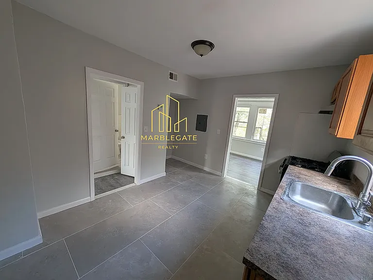295 S Clinton St #22 — Photo 2