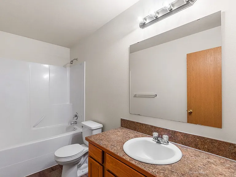 505 Minnesota St N — Photo 32