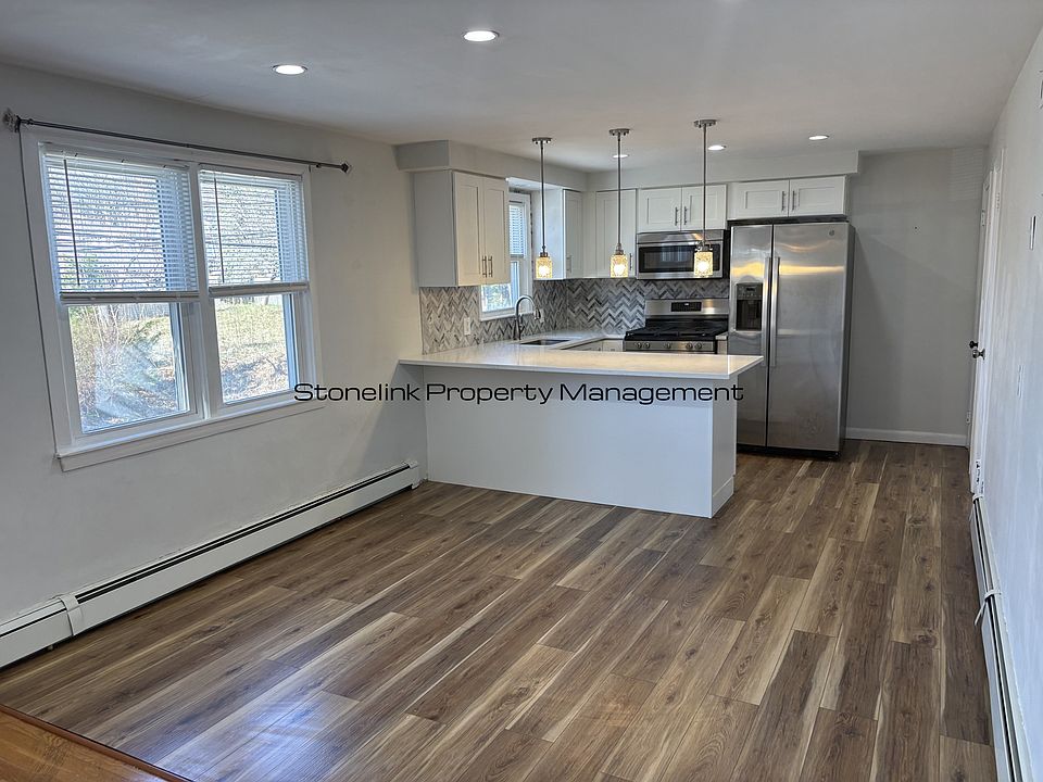 1st image of 321 Budlong Rd