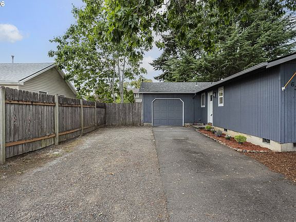 3rd image of 6307 SE Alberta St