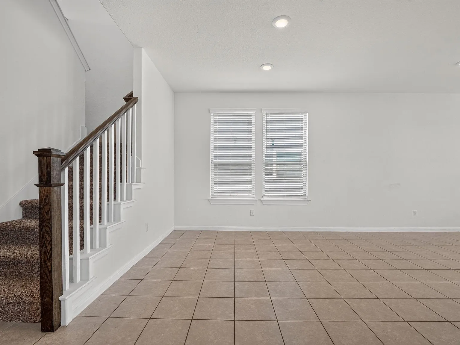 4 bed, 3.0 bath, 2362 sqft, $2,495 — Photo 3