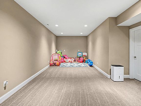 4th image of 5981 Petunia Pl