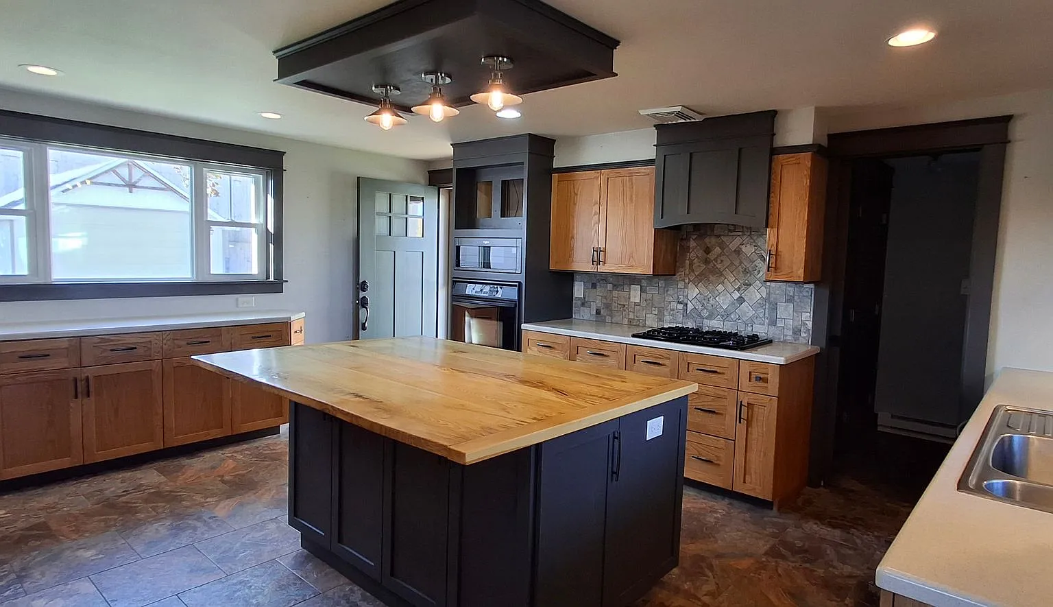 3 Bedroom 2.5 Bathroom Available in Marietta! — Photo 4