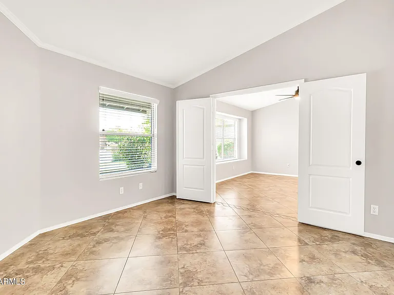 1113 E Betsy Ln — Photo 31