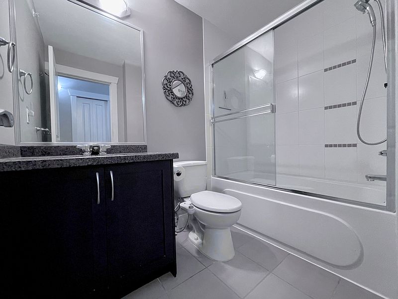 Surrey Apartment for rent - 2 Bedrooms — photo 7
