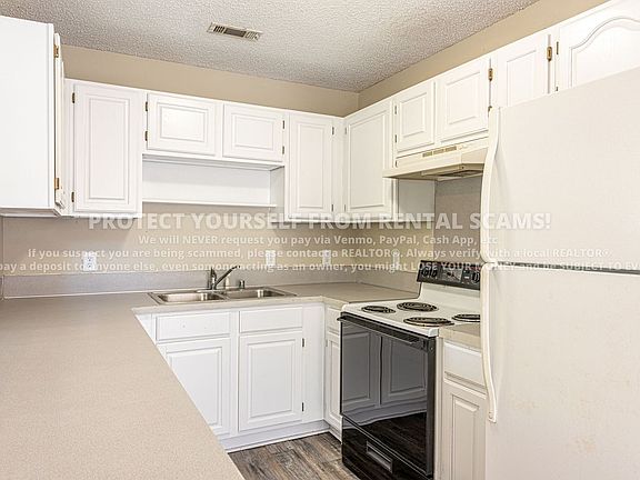 4th image of 3031 W Essex Dr