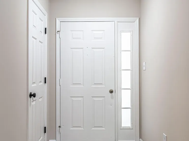 1355 Longleaf Dr E — Photo 3