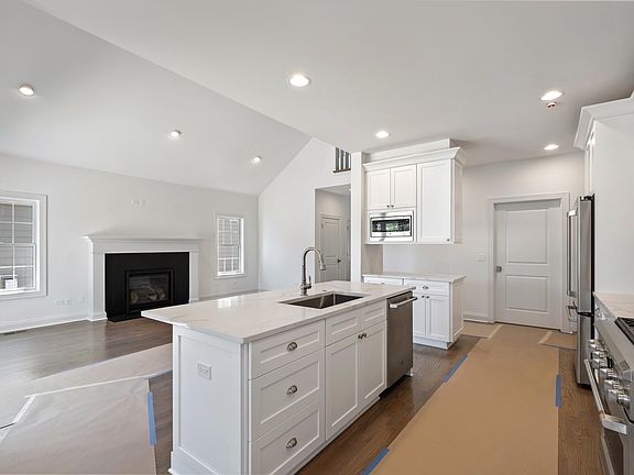 4th image of 2700 Wildwood Ln