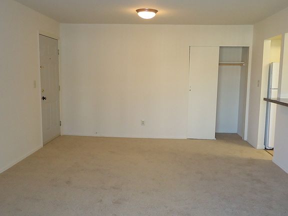 4th image of 20 Kensington Cir APT H